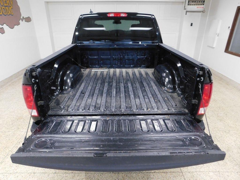 RAM 1500 Classic Tradesman Crew Cab SWB 4WD 2022