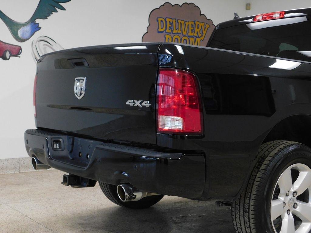 RAM 1500 Classic Tradesman Crew Cab SWB 4WD 2022