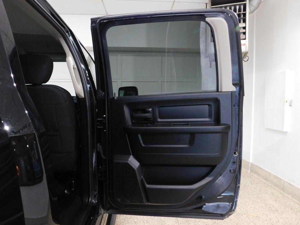 RAM 1500 Classic Tradesman Crew Cab SWB 4WD 2022