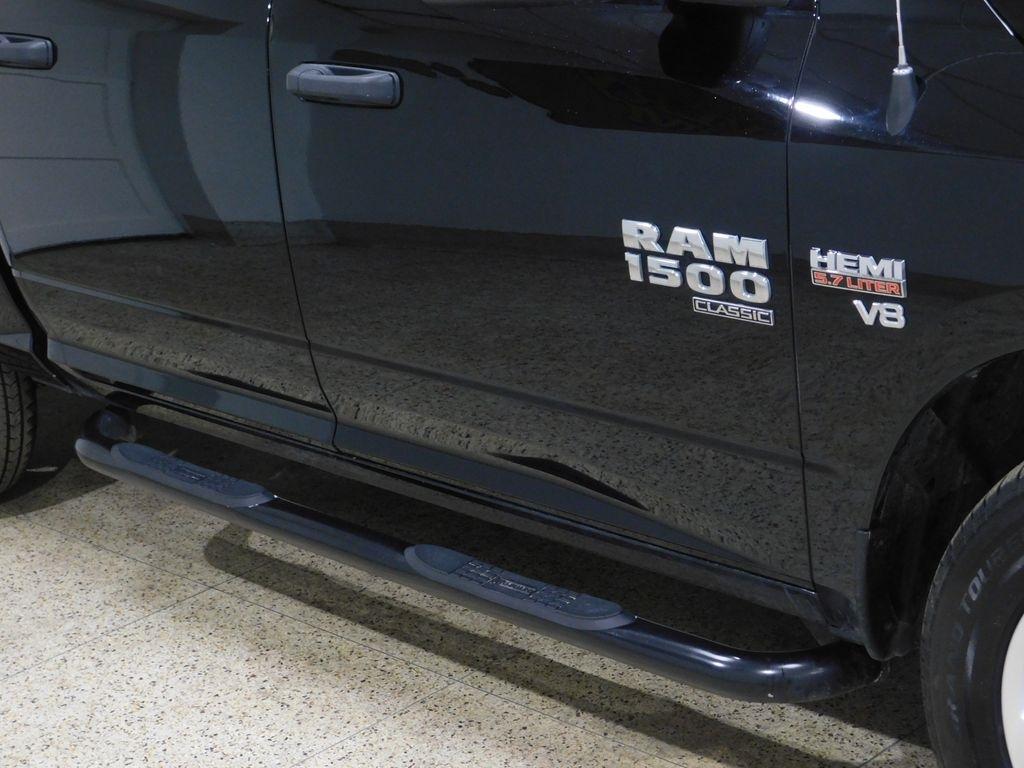 RAM 1500 Classic Tradesman Crew Cab SWB 4WD 2022