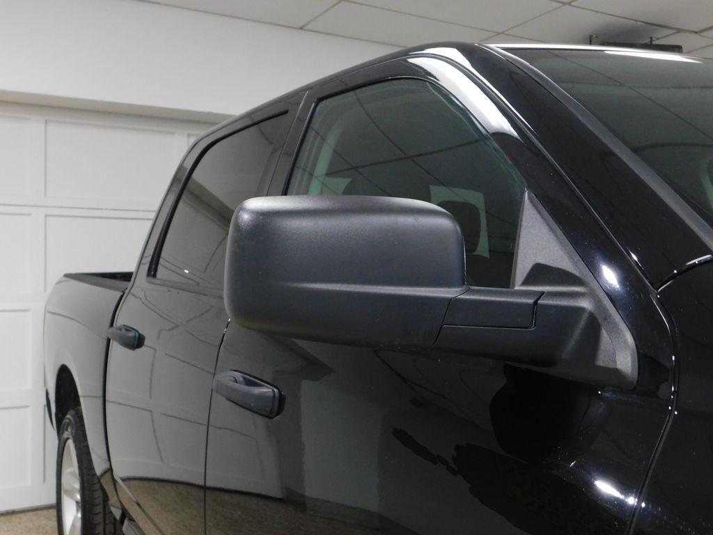 RAM 1500 Classic Tradesman Crew Cab SWB 4WD 2022