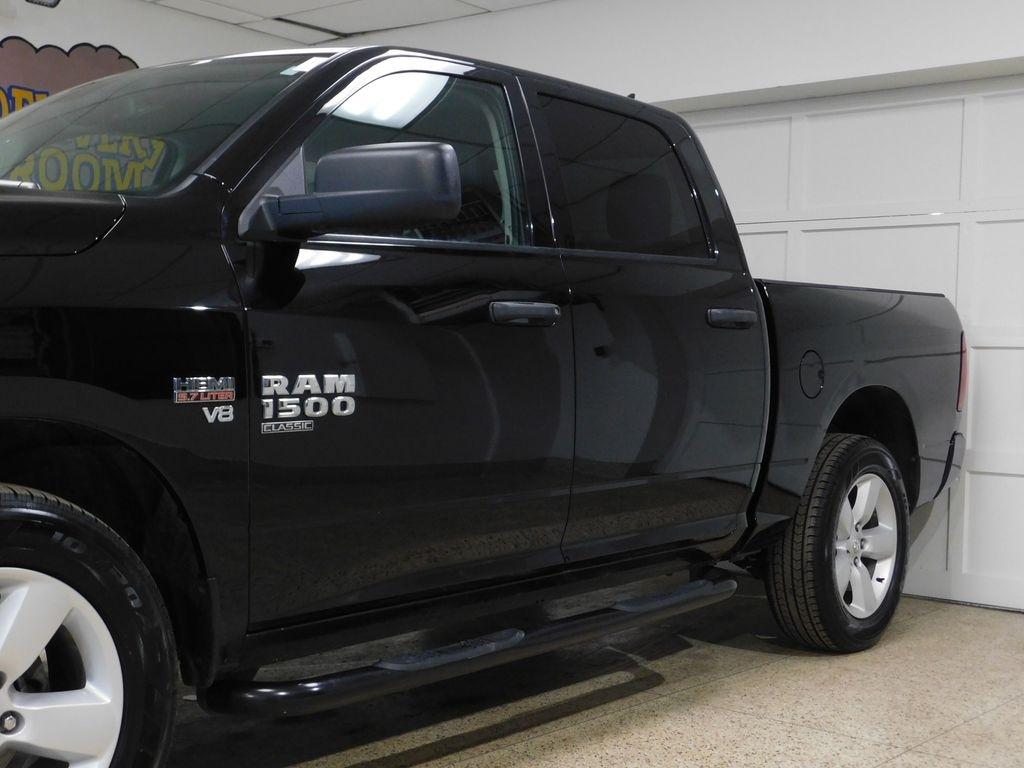 RAM 1500 Classic Tradesman Crew Cab SWB 4WD 2022