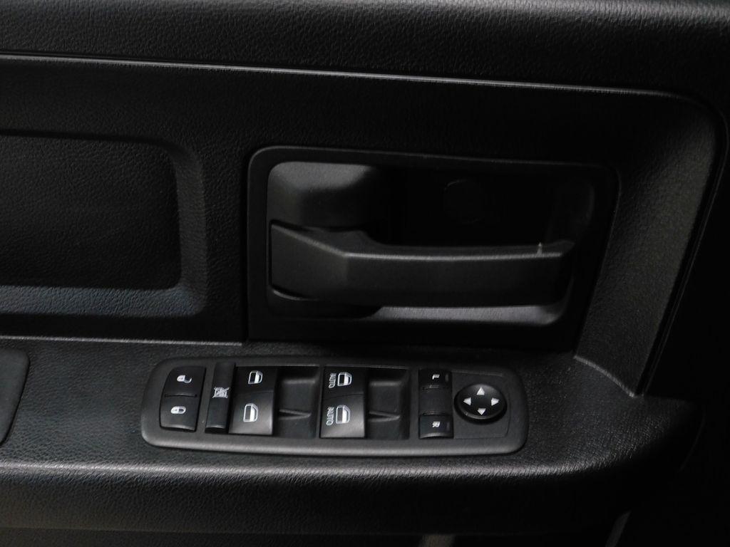 RAM 1500 Classic Tradesman Crew Cab SWB 4WD 2022