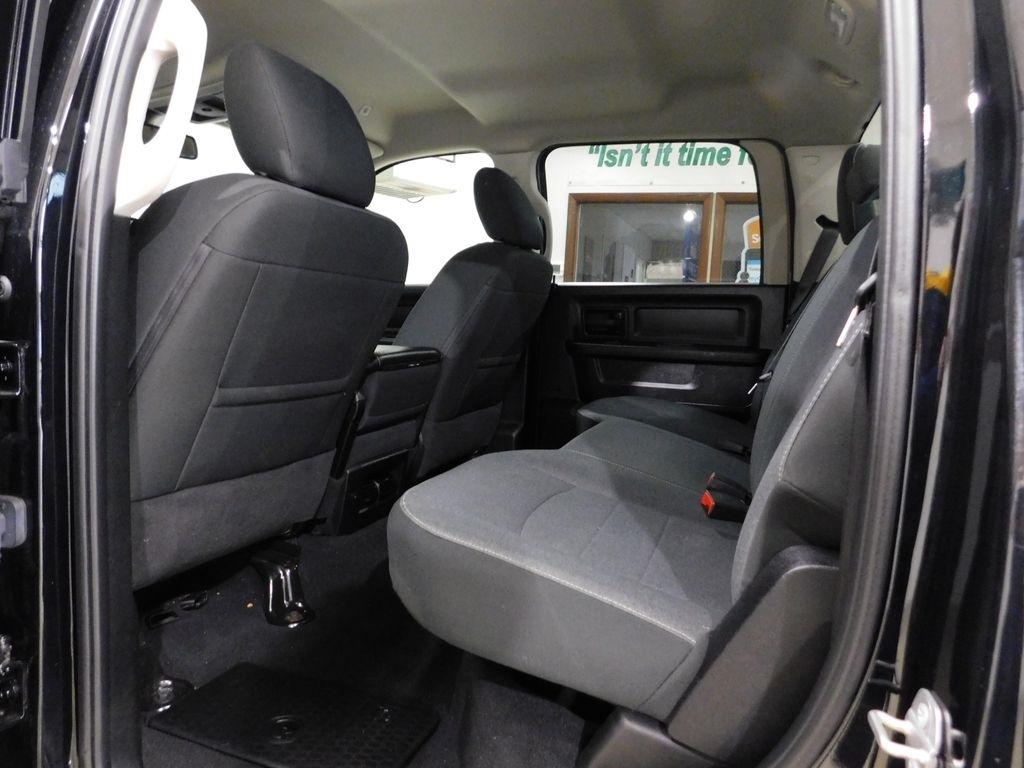 RAM 1500 Classic Tradesman Crew Cab SWB 4WD 2022