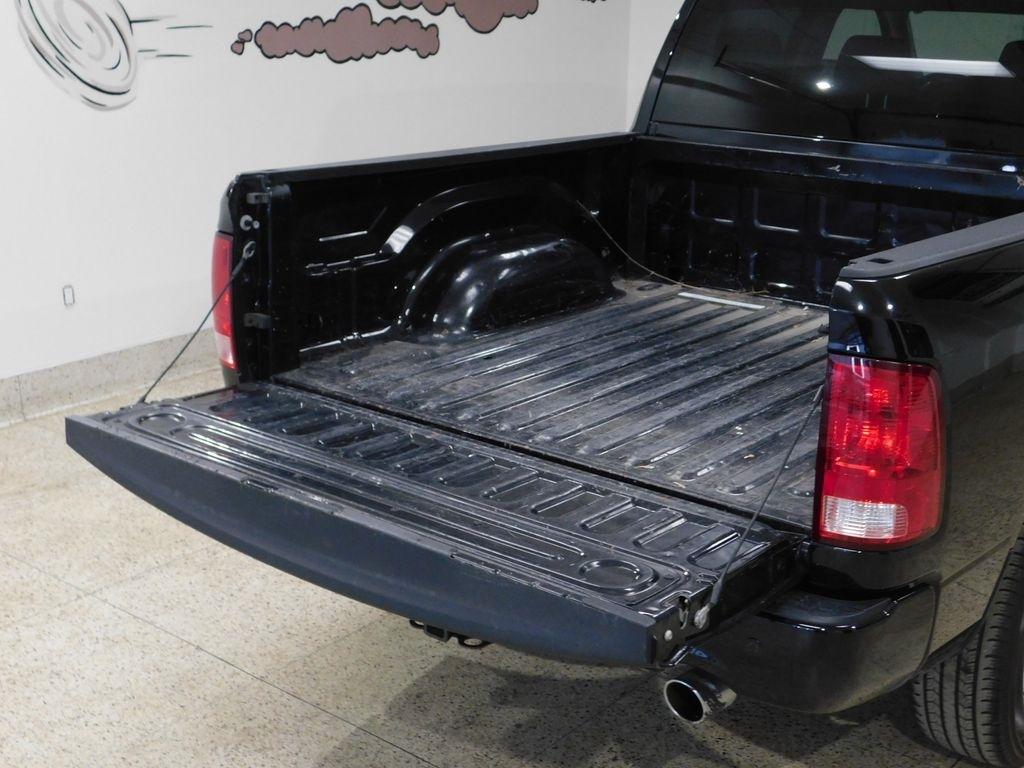 RAM 1500 Classic Tradesman Crew Cab SWB 4WD 2022