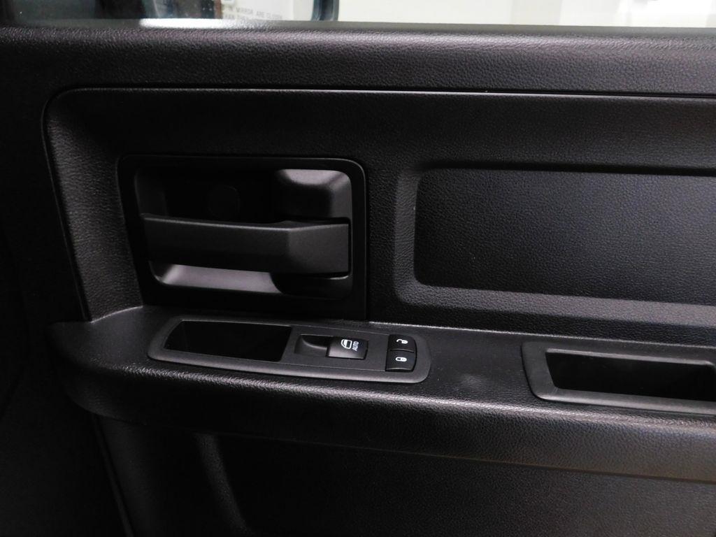 RAM 1500 Classic Tradesman Crew Cab SWB 4WD 2022