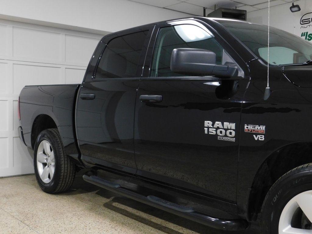 RAM 1500 Classic Tradesman Crew Cab SWB 4WD 2022