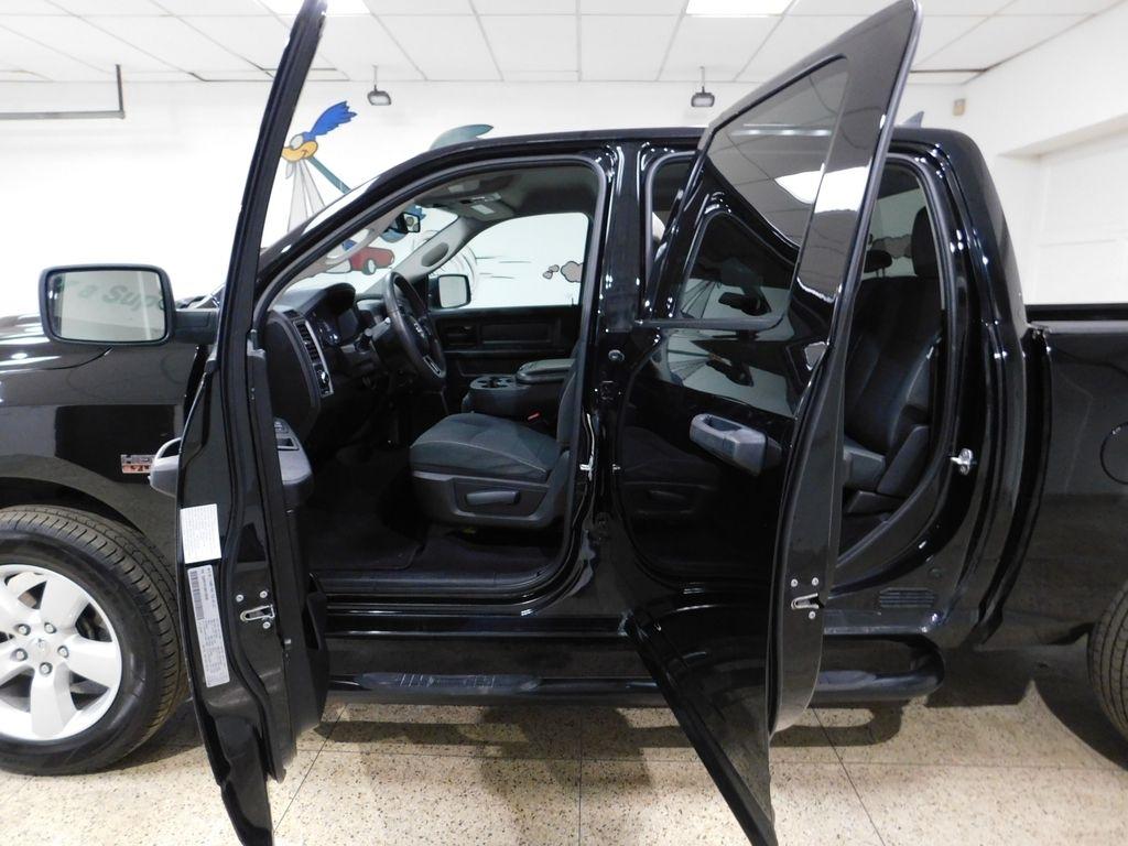 RAM 1500 Classic Tradesman Crew Cab SWB 4WD 2022