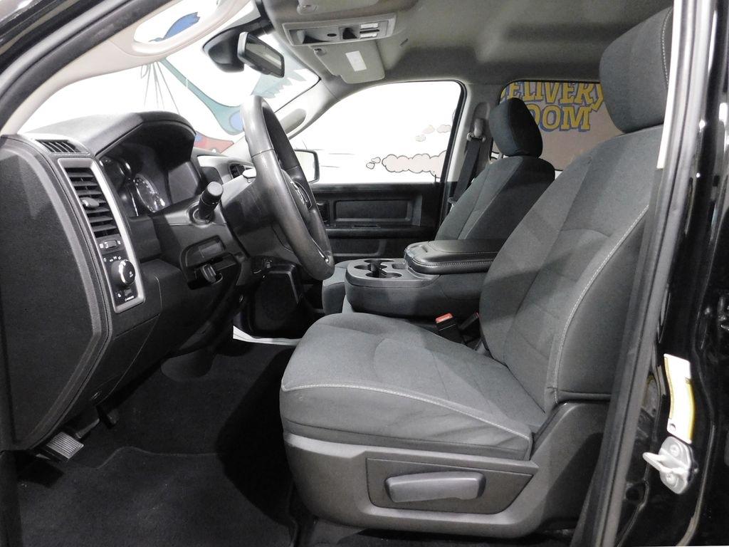 RAM 1500 Classic Tradesman Crew Cab SWB 4WD 2022