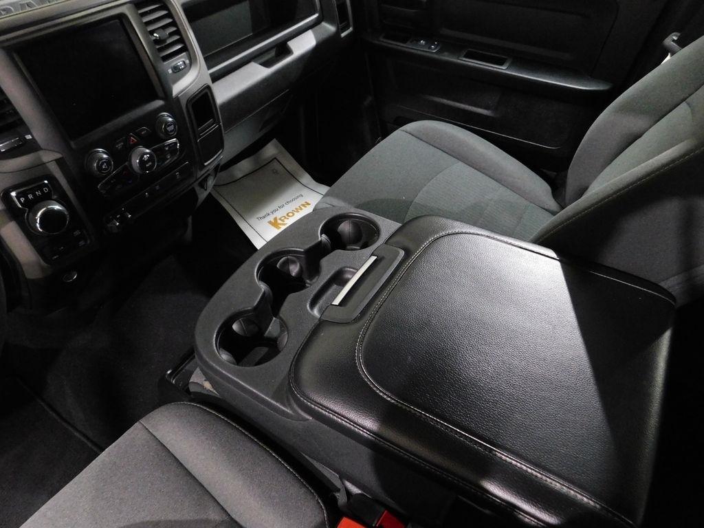 RAM 1500 Classic Tradesman Crew Cab SWB 4WD 2022