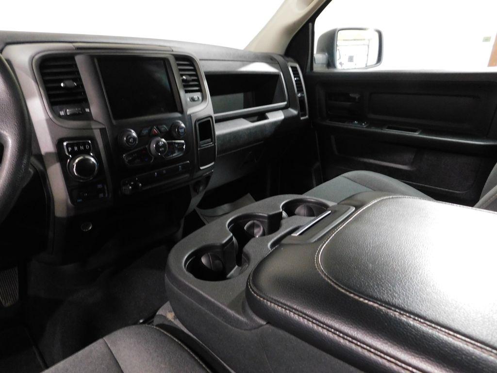 RAM 1500 Classic Tradesman Crew Cab SWB 4WD 2022