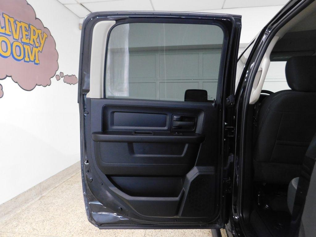 RAM 1500 Classic Tradesman Crew Cab SWB 4WD 2022