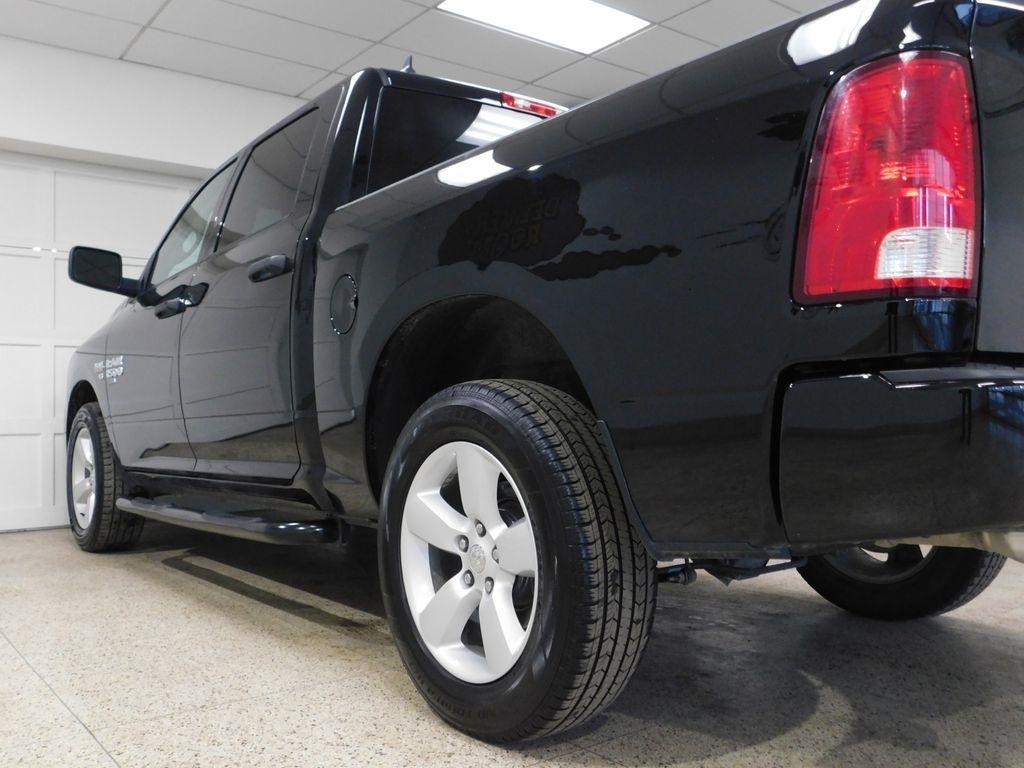 RAM 1500 Classic Tradesman Crew Cab SWB 4WD 2022