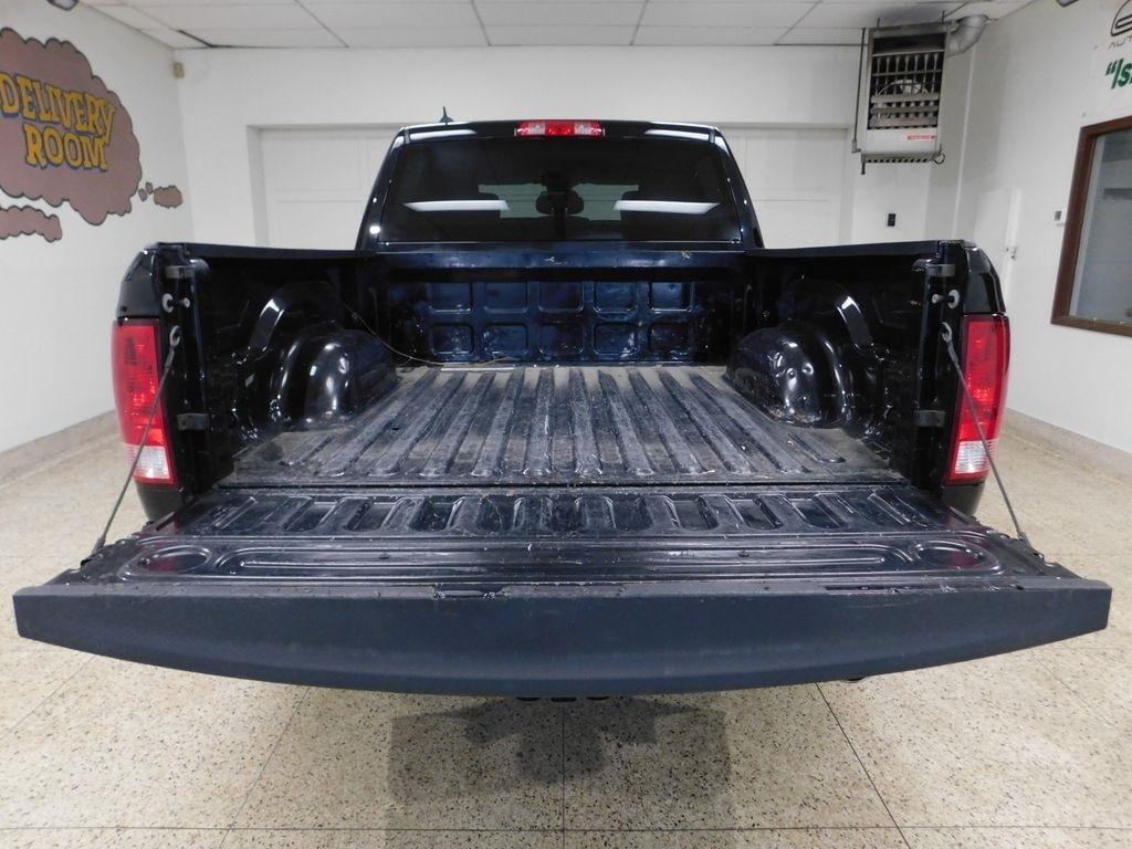 RAM 1500 Classic Tradesman Crew Cab SWB 4WD 2022
