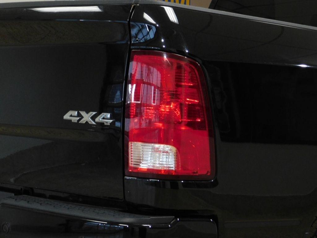 RAM 1500 Classic Tradesman Crew Cab SWB 4WD 2022