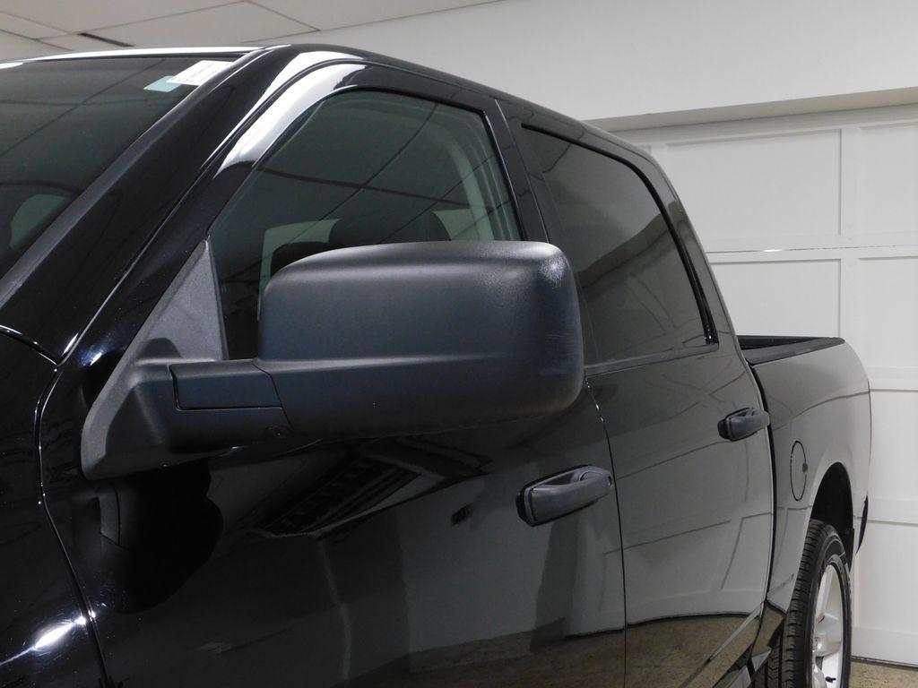 RAM 1500 Classic Tradesman Crew Cab SWB 4WD 2022