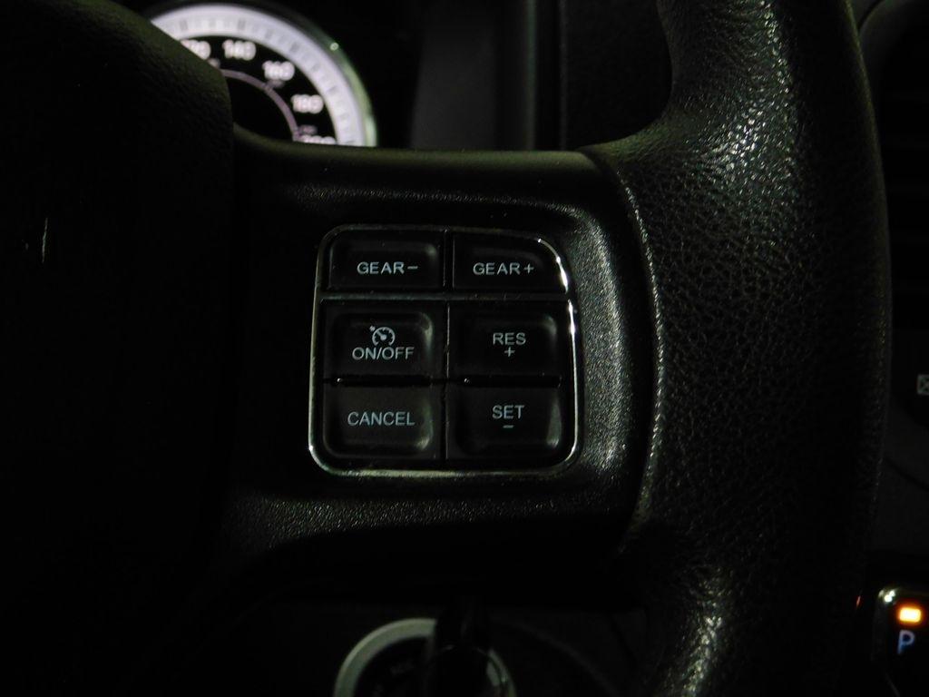 RAM 1500 Classic Tradesman Crew Cab SWB 4WD 2022