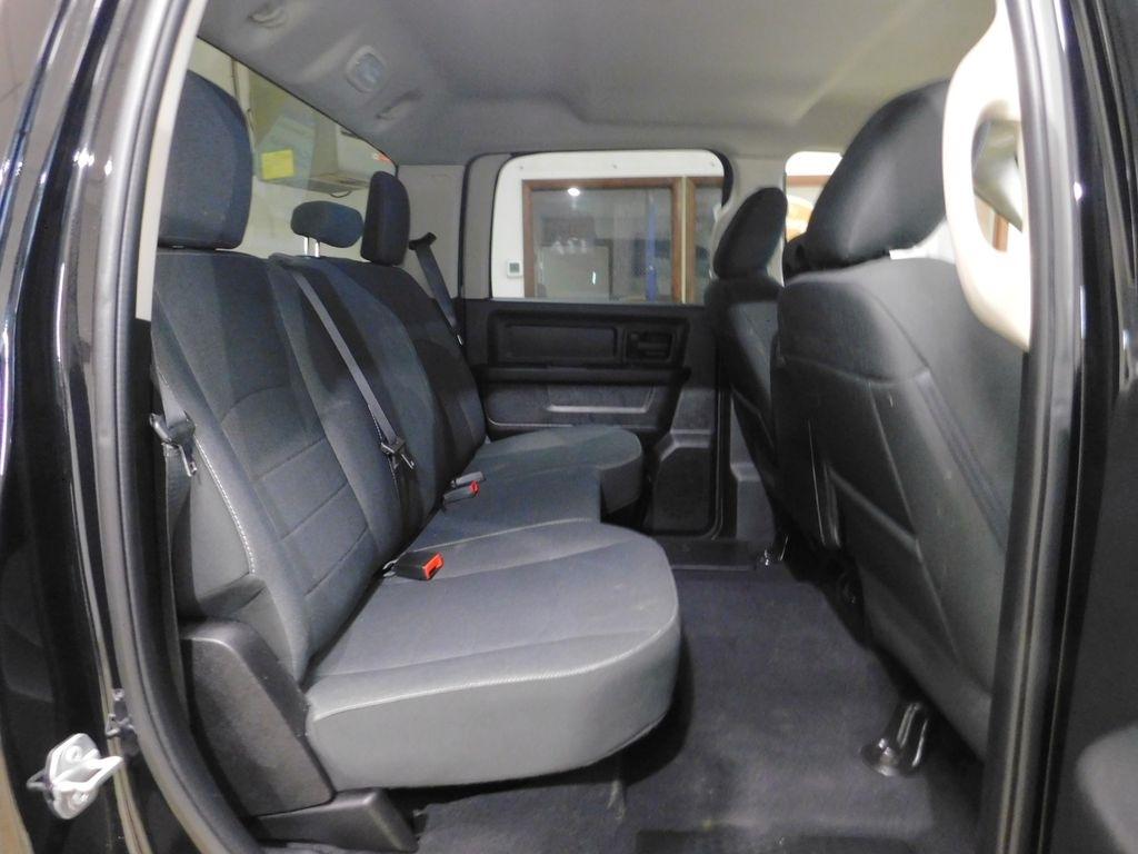 RAM 1500 Classic Tradesman Crew Cab SWB 4WD 2022