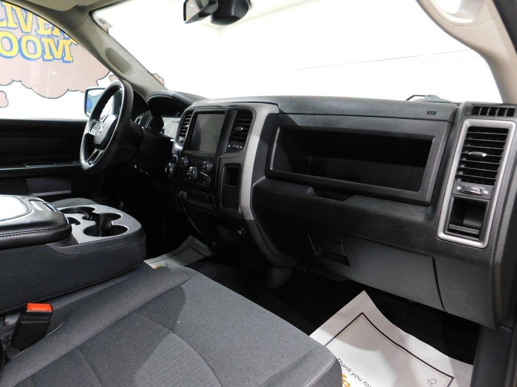 RAM 1500 Classic Tradesman Crew Cab SWB 4WD 2022