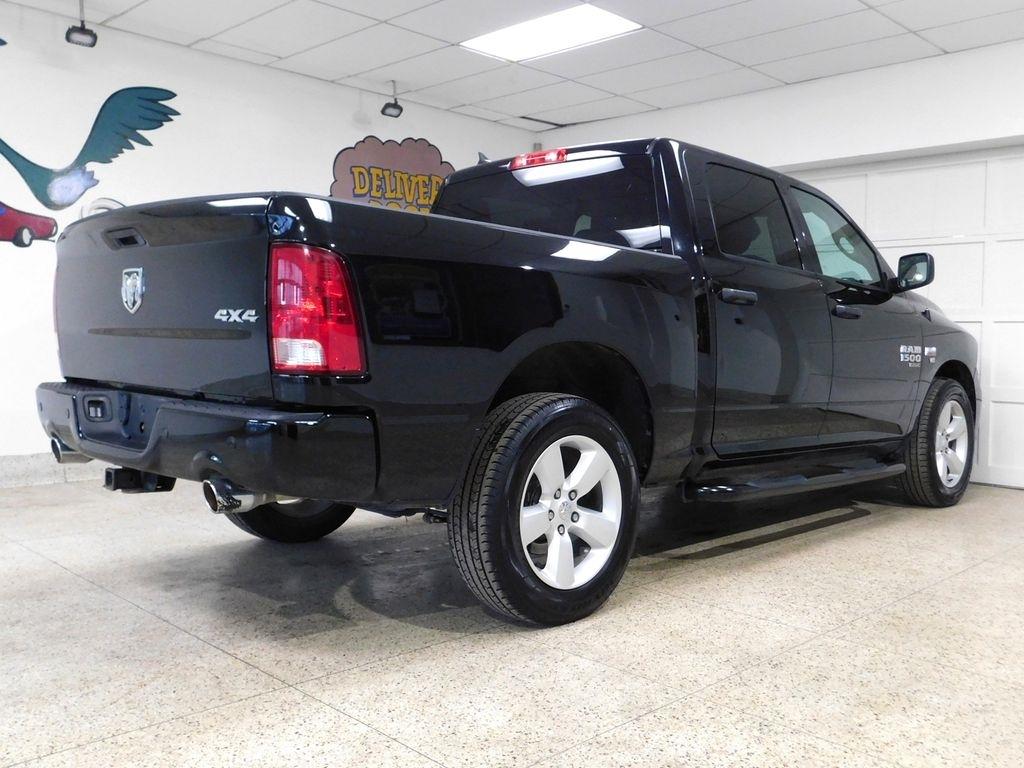 RAM 1500 Classic Tradesman Crew Cab SWB 4WD 2022