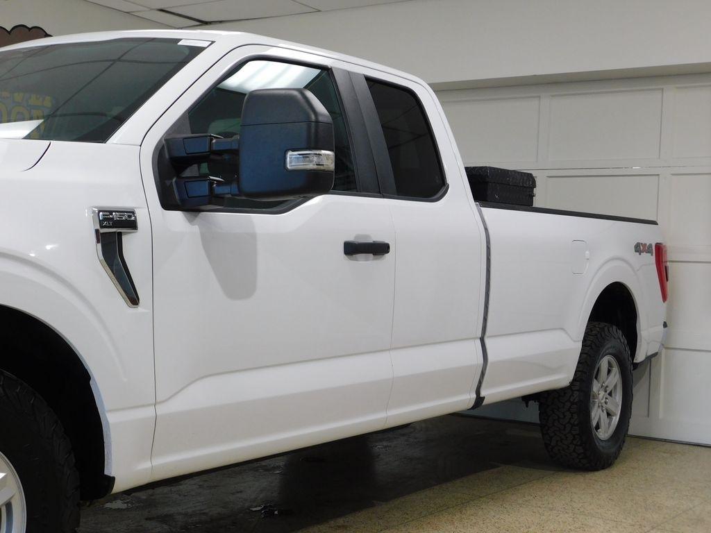 Ford F-150 XLT SuperCab 8-ft. Bed 4WD 2023