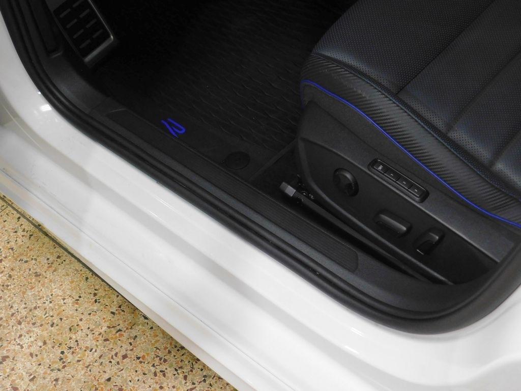 Volkswagen Golf R Black Edition 2025