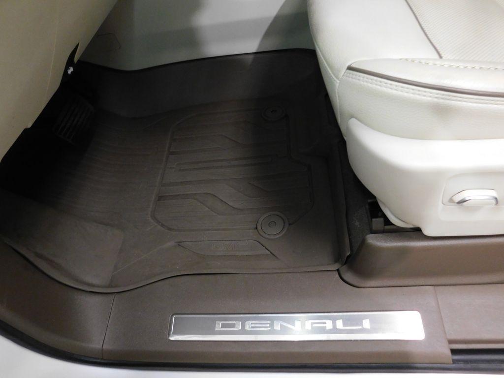 GMC Yukon Denali 4WD 2021