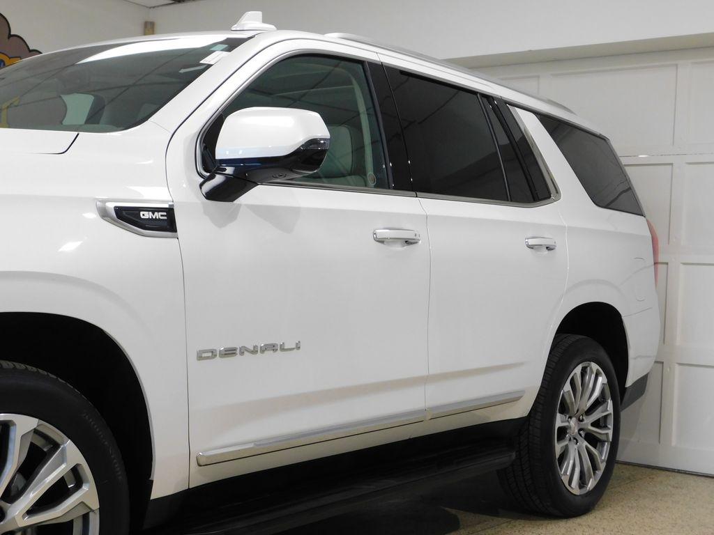 GMC Yukon Denali 4WD 2021