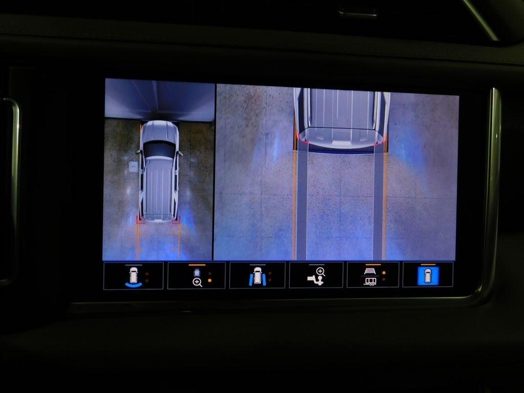 GMC Yukon Denali 4WD 2021