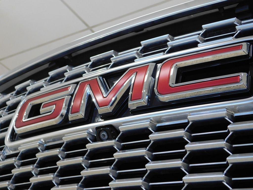 GMC Yukon Denali 4WD 2021