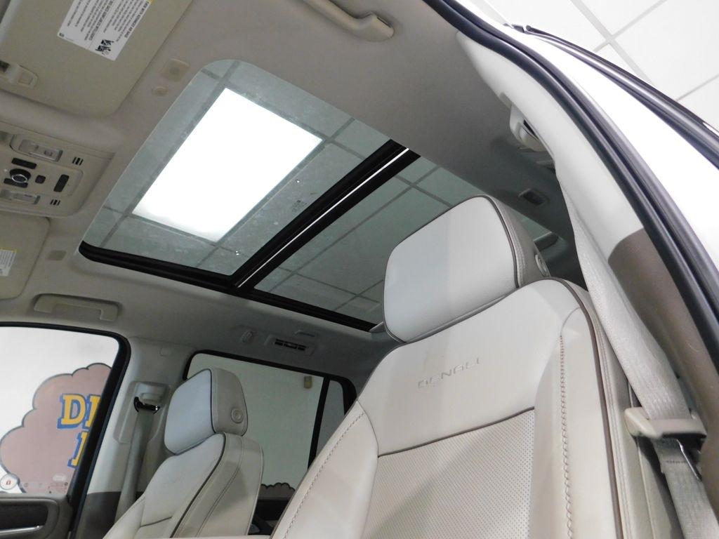 GMC Yukon Denali 4WD 2021