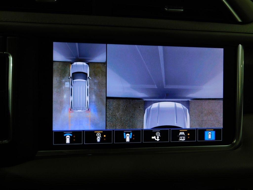 GMC Yukon Denali 4WD 2021