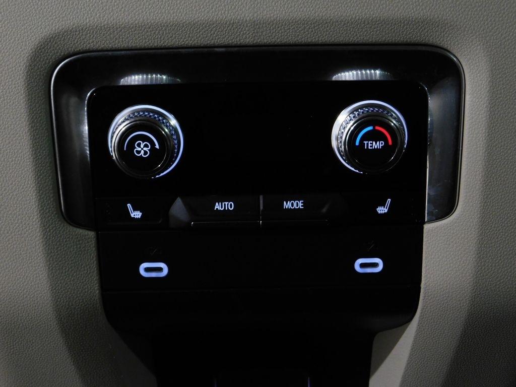 GMC Yukon Denali 4WD 2021