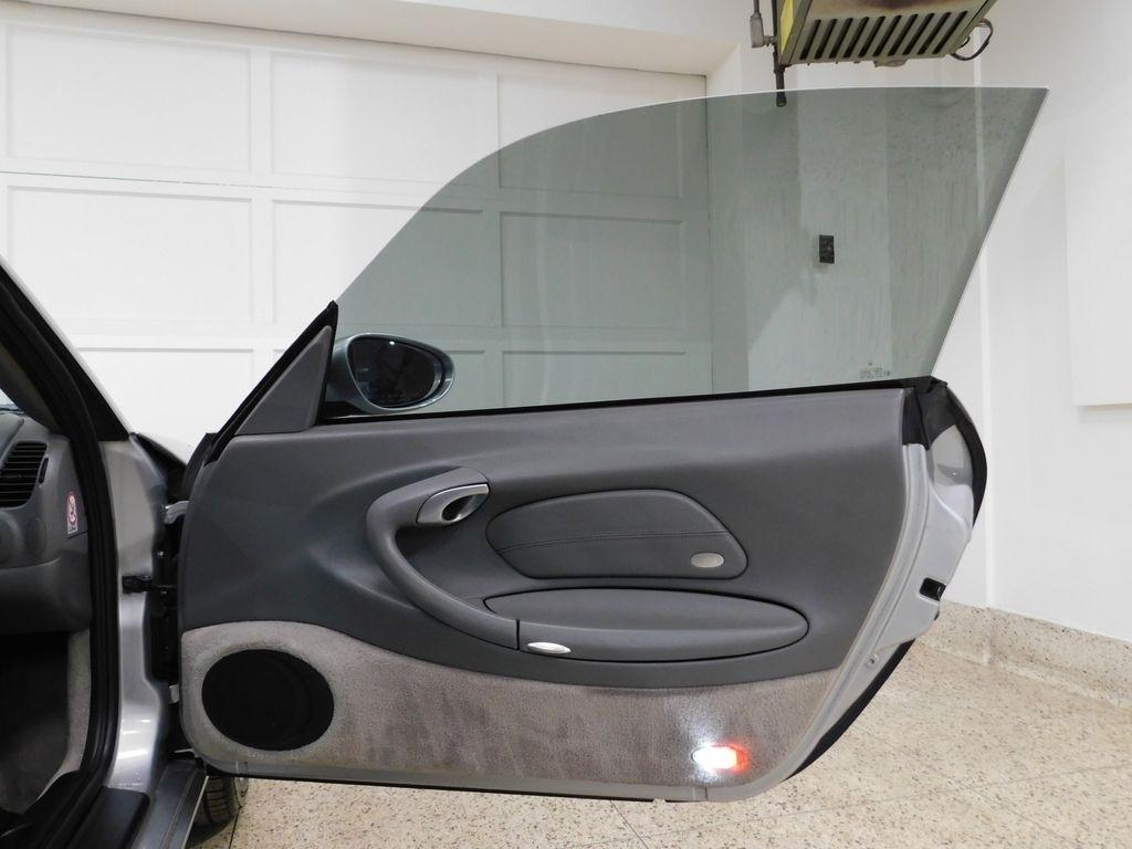 Porsche 911 Carrera 4 Coupe 2001