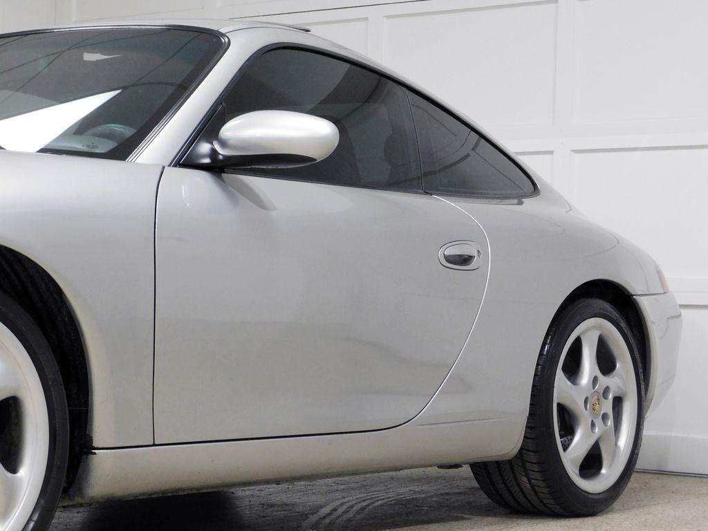 Porsche 911 Carrera 4 Coupe 2001