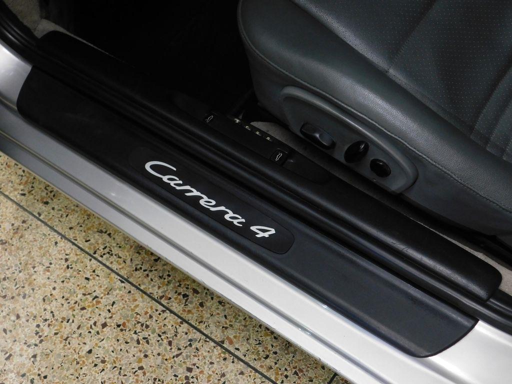 Porsche 911 Carrera 4 Coupe 2001