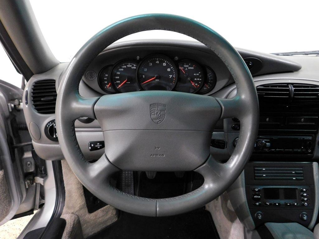 Porsche 911 Carrera 4 Coupe 2001