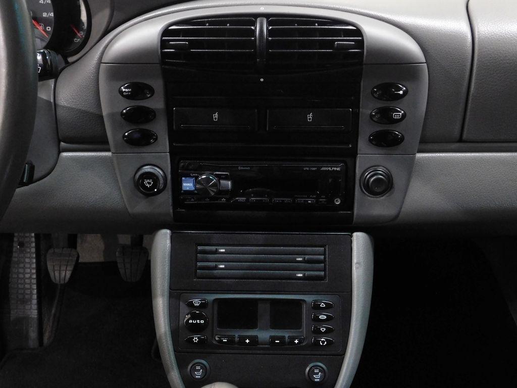 Porsche 911 Carrera 4 Coupe 2001