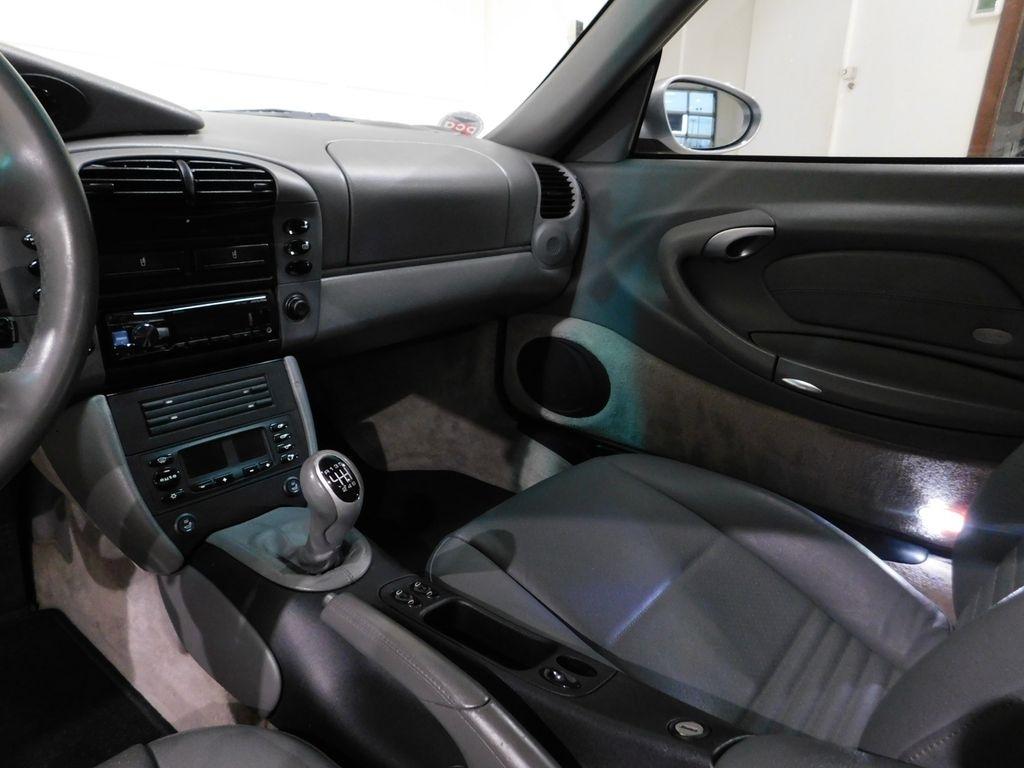 Porsche 911 Carrera 4 Coupe 2001