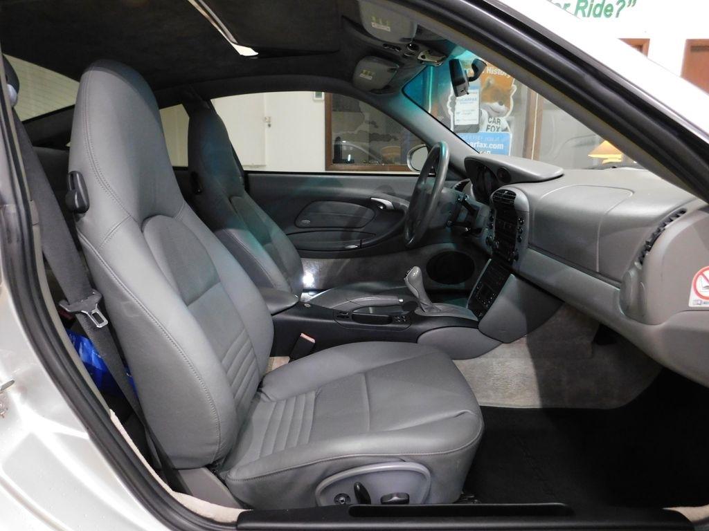 Porsche 911 Carrera 4 Coupe 2001