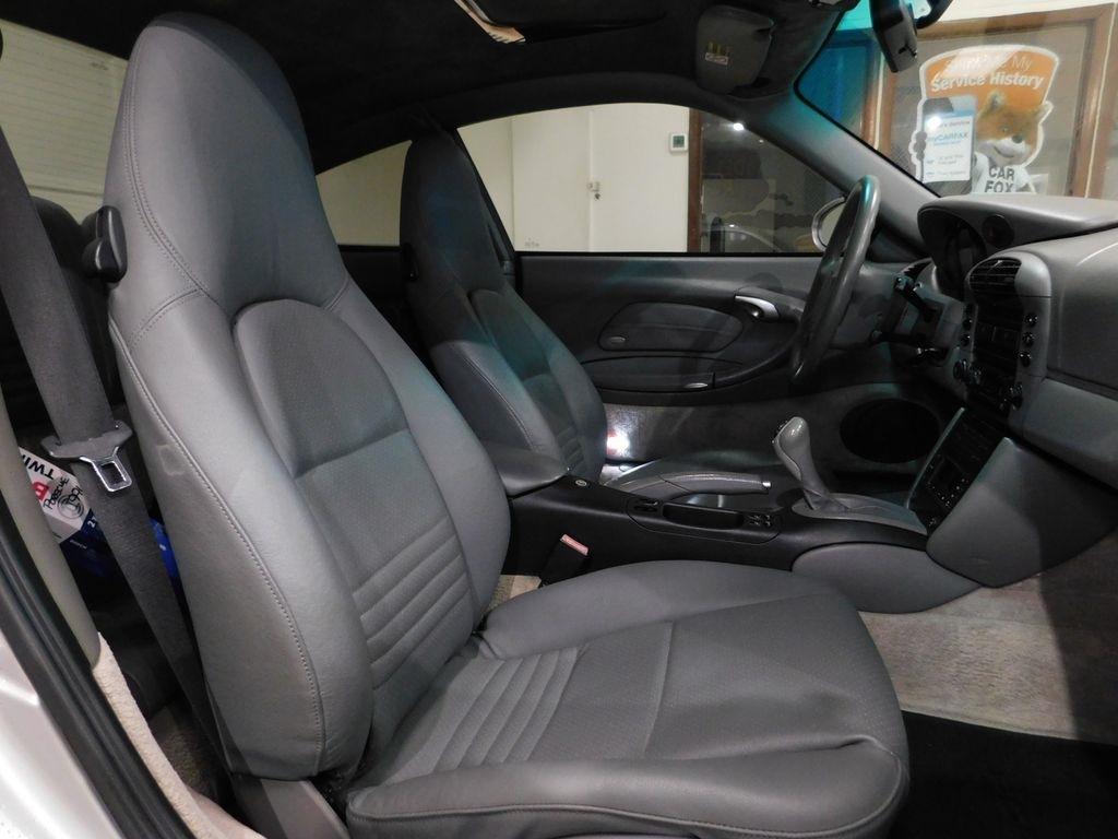 Porsche 911 Carrera 4 Coupe 2001