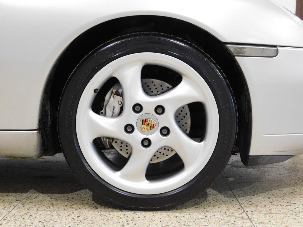 Porsche 911 Carrera 4 Coupe 2001