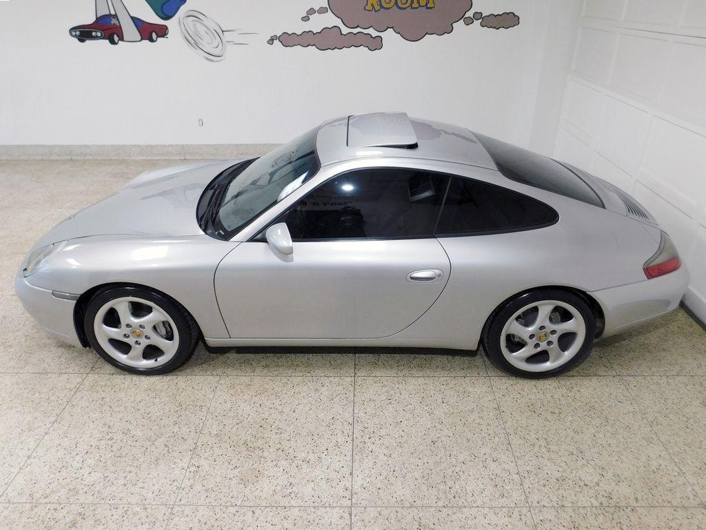 Porsche 911 Carrera 4 Coupe 2001