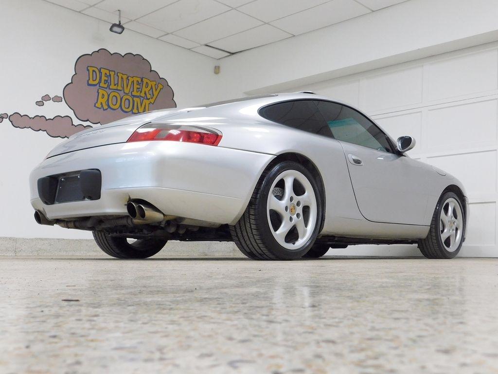 Porsche 911 Carrera 4 Coupe 2001
