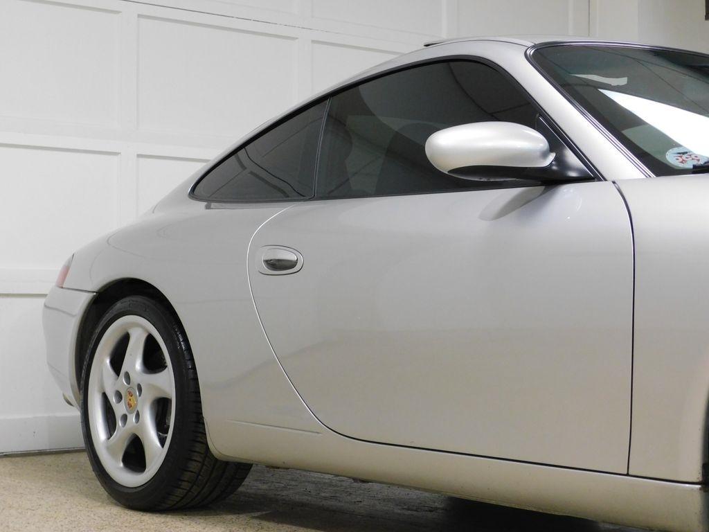 Porsche 911 Carrera 4 Coupe 2001