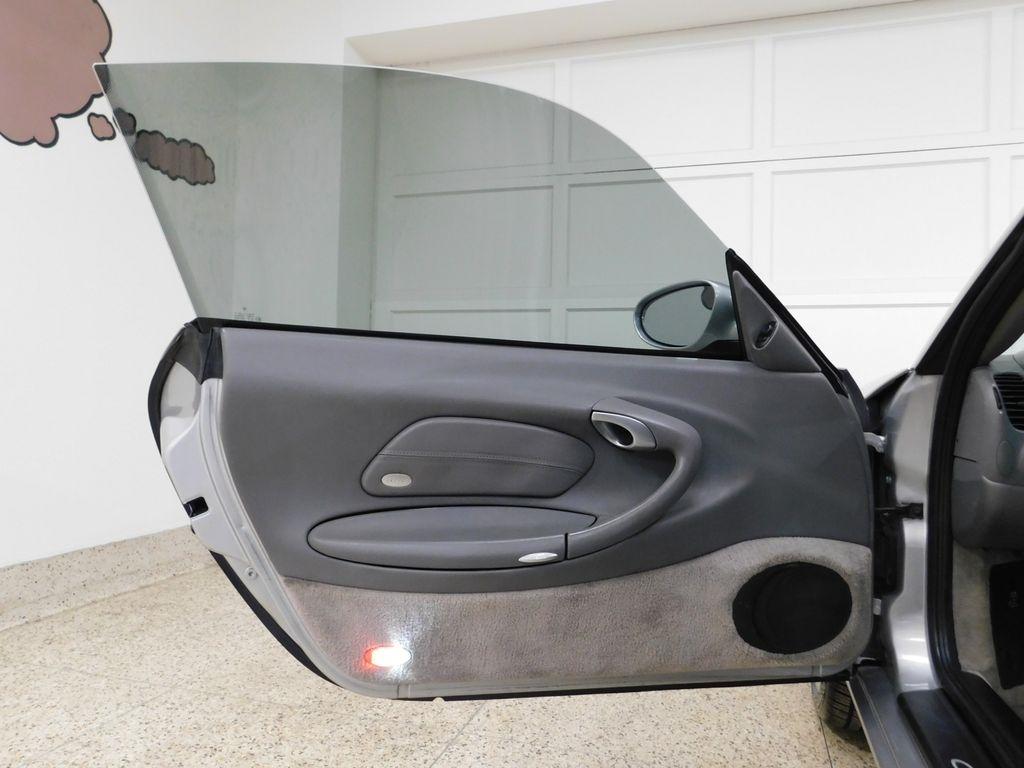 Porsche 911 Carrera 4 Coupe 2001