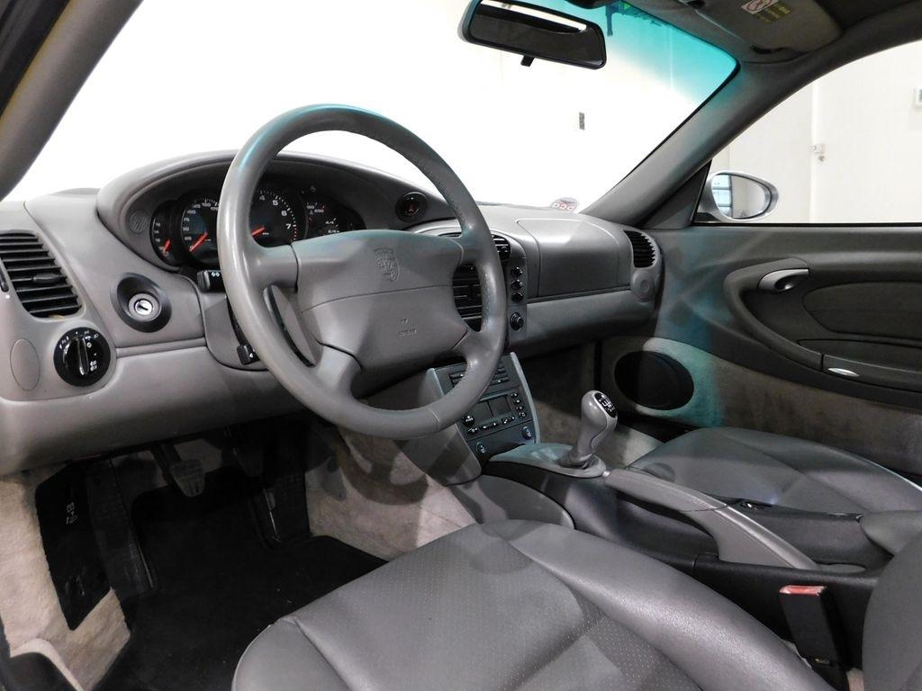 Porsche 911 Carrera 4 Coupe 2001