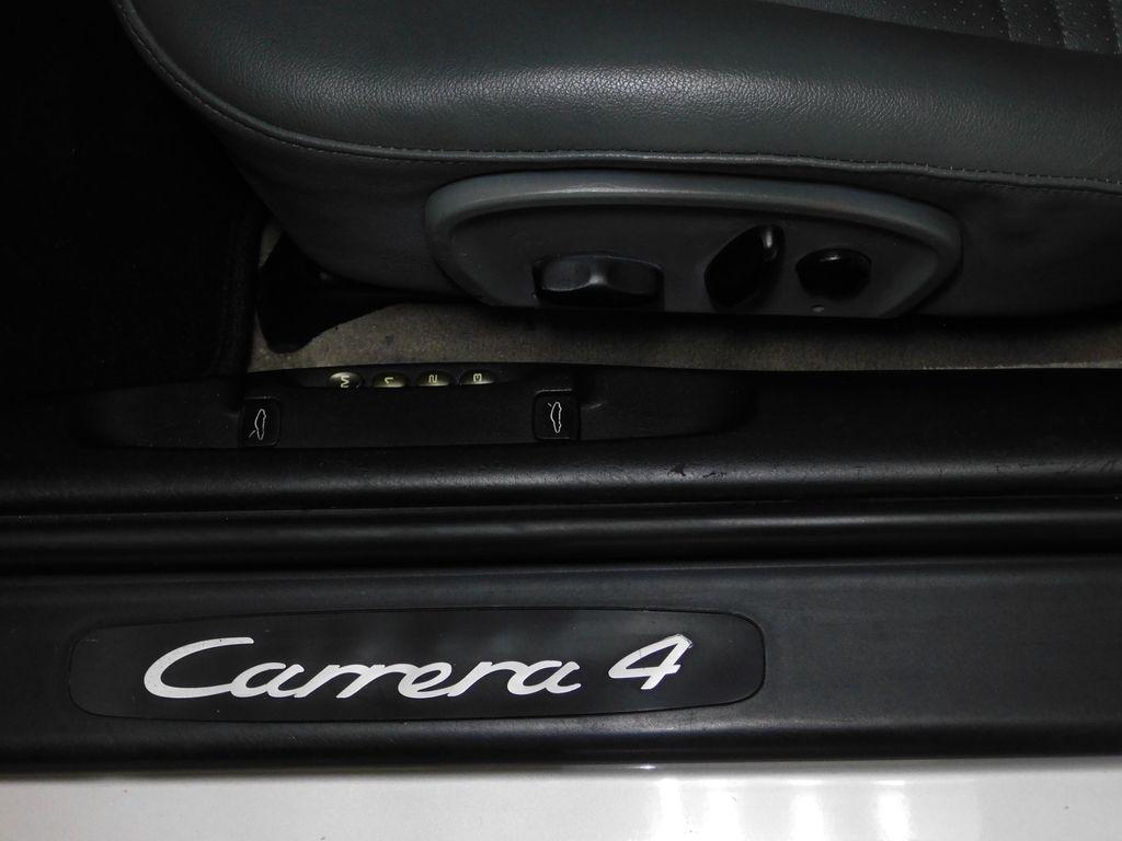 Porsche 911 Carrera 4 Coupe 2001