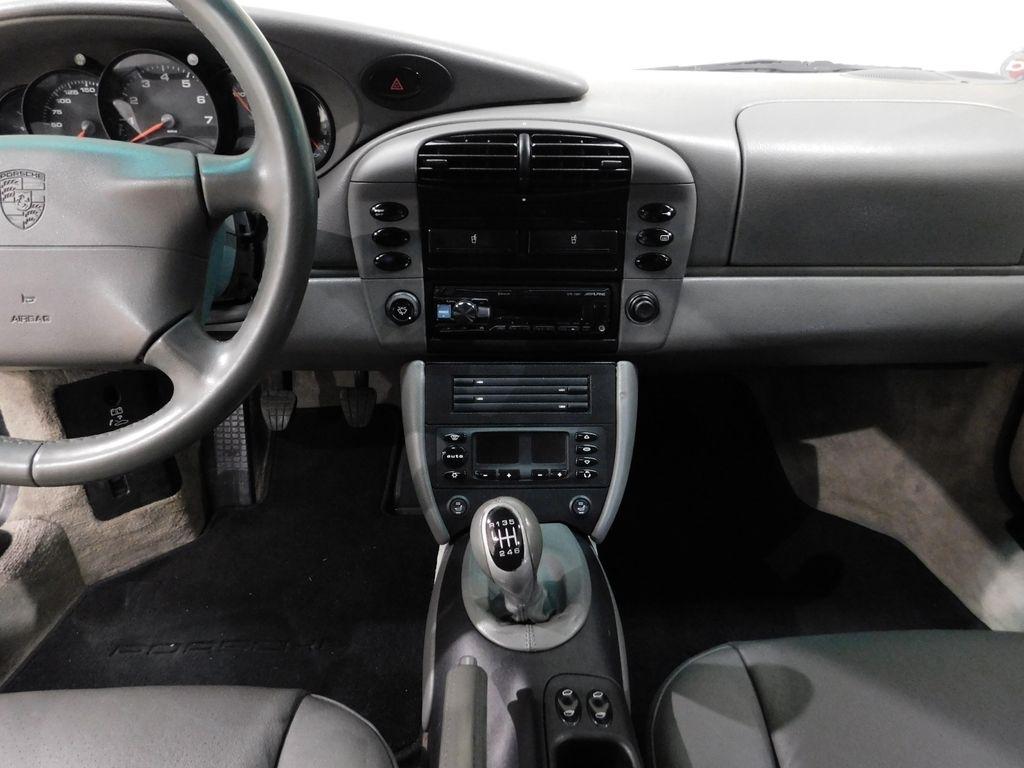 Porsche 911 Carrera 4 Coupe 2001