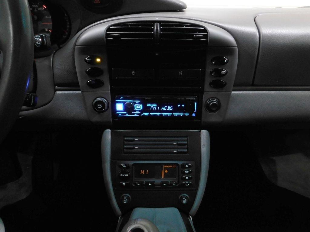 Porsche 911 Carrera 4 Coupe 2001